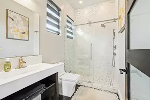 5 W Shady Ln, Houston, TX 77063 - Photo 35