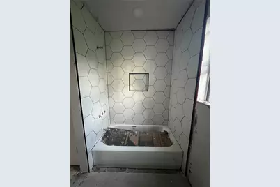 5942 Ridgeway Drive, Houston, TX 77033 - Photo 3