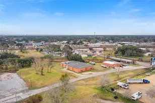 200 Bowling Alley Ln, Alvin, TX 77511 - Photo 3