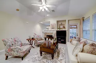 10 Stone Creek Pl, The Woodlands, TX 77382 - Photo 3