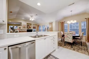 10 Stone Creek Pl, The Woodlands, TX 77382 - Photo 7