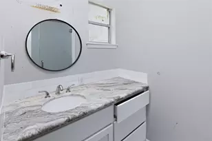 11930 Ashcroft Dr, Houston, TX 77035 - Photo 31