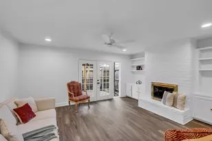 10355 Longmont Dr, Houston, TX 77042 - Photo 17