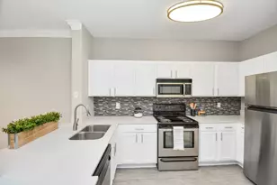 2222 Maroneal St, Houston, TX 77030 - Photo 5