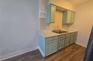 725 Broadway Ave, Galveston, TX 77550 - Photo 3