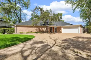 210 Pine Hollow Ln, Houston, TX 77056 - Photo 1