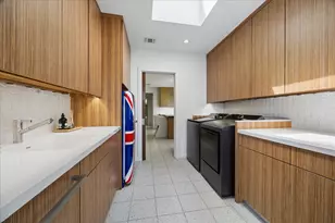 210 Pine Hollow Ln, Houston, TX 77056 - Photo 19