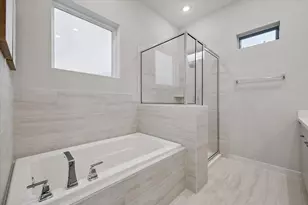 606 Thornton Rd, Houston, TX 77018 - Photo 9