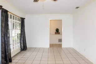 1013 Austin St, Jacksonville, TX 75766 - Photo 9