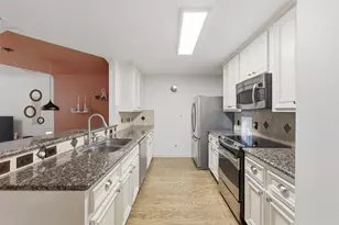 1923 Bailey St, Houston, TX 77006 - Photo 9