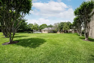 7625 Olympia Drive, Houston, TX 77063 - Photo 37