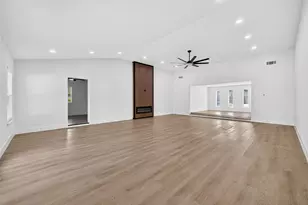 1407 Neptune Ln, Houston, TX 77062 - Photo 9