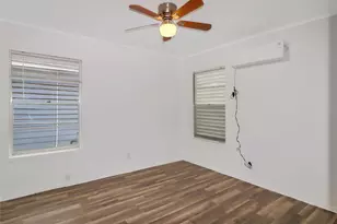 176 Barracuda St, Bayou Vista, TX 77563 - Photo 9