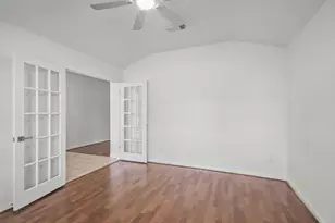 9410 Lakeway View Ln, Humble, TX 77396 - Photo 5