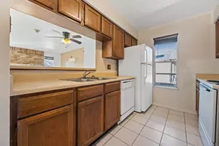 10555 Turtlewood Ct, Houston, TX 77072 - Photo 5