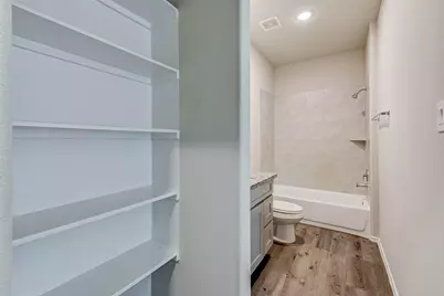 409 E Avenue G, Conroe, TX 77301 - Photo 17