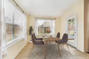 5716 Meadow Breeze Ln, Rosharon, TX 77583 - Photo 9