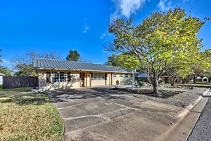 1006 Top Hill Dr, Brenham, TX 77833 - Photo 1