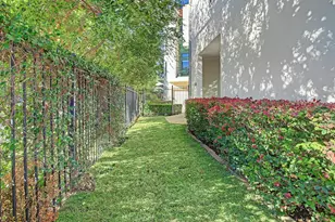 1320 Welch St, Houston, TX 77006 - Photo 31