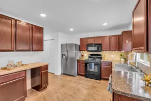 16718 Warbler Dr, Conroe, TX 77385 - Photo 11