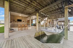 422 Windward Way, Tiki Island, TX 77554 - Photo 37