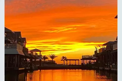 422 Windward Way, Tiki Island, TX 77554 - Photo 1