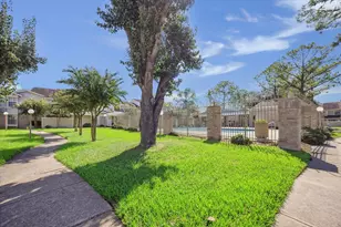 11957 Bob White Dr, Houston, TX 77035 - Photo 27