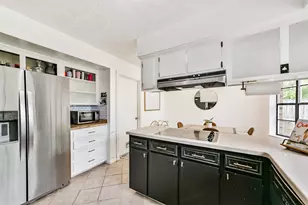 5526 Thornwood Cir, Dickinson, TX 77539 - Photo 7