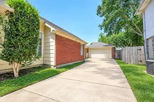 4230 Torrey Creek Ln, Houston, TX 77014 - Photo 3