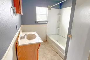 803 Mattie St, Wharton, TX 77488 - Photo 9