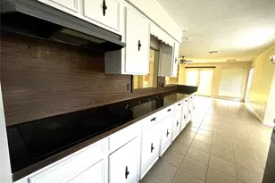 731 Seafoam Rd, Houston, TX 77062 - Photo 7