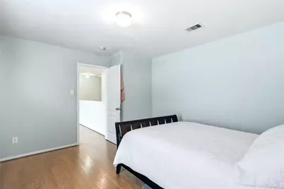 8947 Summerset Meadow Court, Houston, TX 77075 - Photo 11