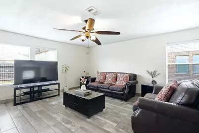 8947 Summerset Meadow Court, Houston, TX 77075 - Photo 15