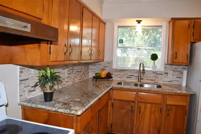 5911 Hornwood Drive, Houston, TX 77081 - Photo 17