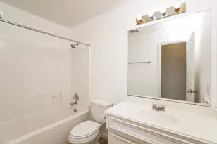 110 Smokey Lake Ln, Dickinson, TX 77539 - Photo 9