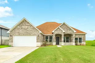 2040 Twin Lakes Blvd, West Columbia, TX 77486 - Photo 1