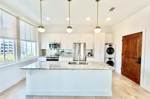 2102 Mechanic St, Galveston, TX 77550 - Photo 3