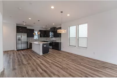 18736 B Centro Main St, Shenandoah, TX 77385 - Photo 11