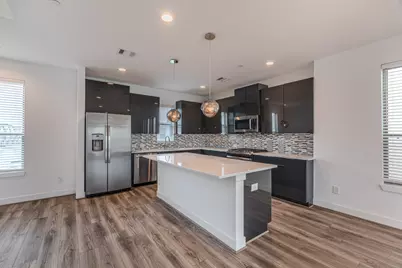 18736 B Centro Main St, Shenandoah, TX 77385 - Photo 5