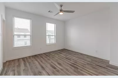 18736 B Centro Main St, Shenandoah, TX 77385 - Photo 21