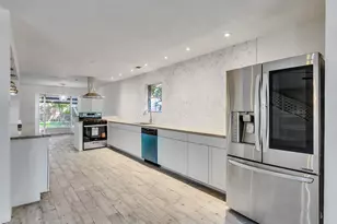 12710 Crow Valley Ln, Houston, TX 77099 - Photo 9