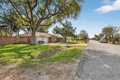 2615 Avenue B, Dickinson, TX 77539 - Photo 47