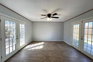 801 Ave F, El Campo, TX 77437 - Photo 13