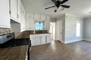 801 Ave F, El Campo, TX 77437 - Photo 11