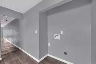 7919 Brays St, Houston, TX 77012 - Photo 13