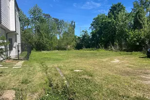 5802 Burt St, Houston, TX 77091 - Photo 1