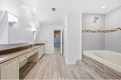 5382 Brownway Street #D39, Houston, TX 77056 - Photo 17