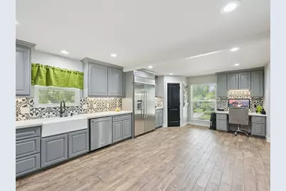18611 Point Lookout Drive, Nassau Bay, TX 77058 - Photo 13