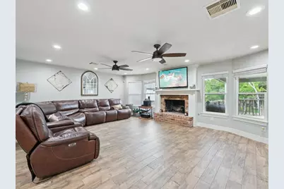 18611 Point Lookout Drive, Nassau Bay, TX 77058 - Photo 7