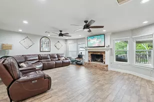 18611 Point Lookout Dr, Nassau Bay, TX 77058 - Photo 7